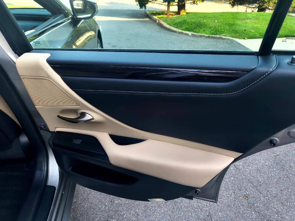 2020 Lexus ES 350 Image 37