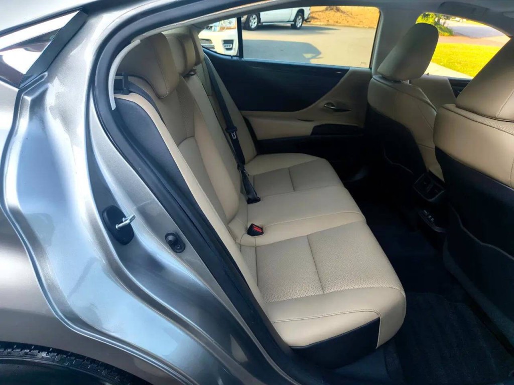 2020 Lexus ES 350 Image 38
