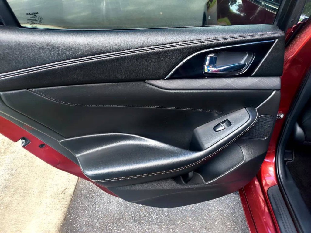 2017 Nissan Maxima Image 24
