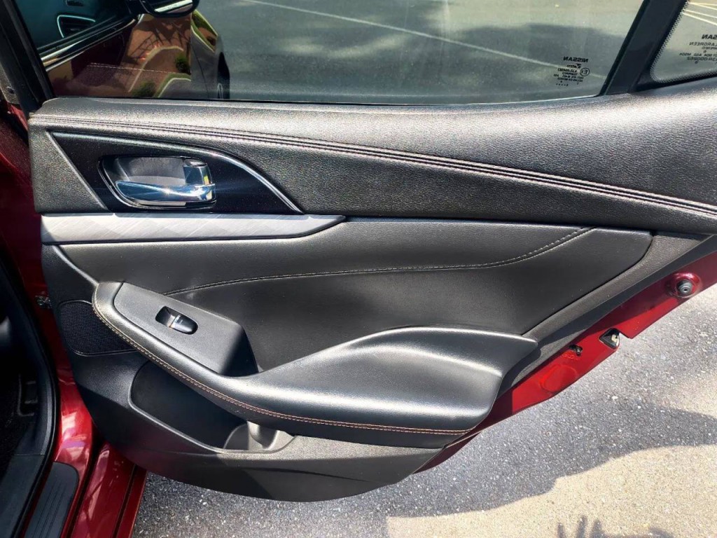 2017 Nissan Maxima Image 30