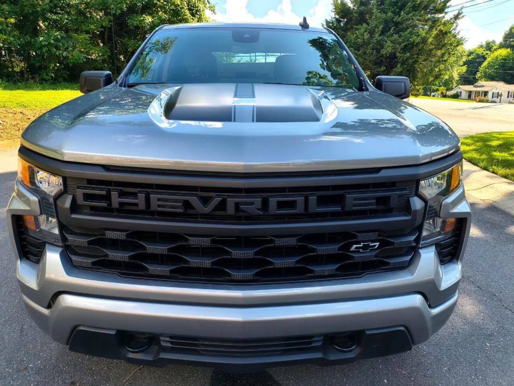2024 Chevrolet Silverado 1500 Image 2