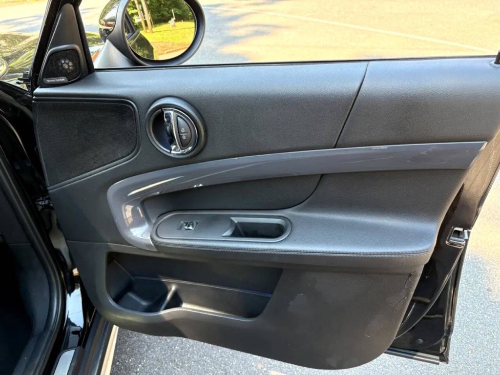 2018 MINI Countryman Image 30