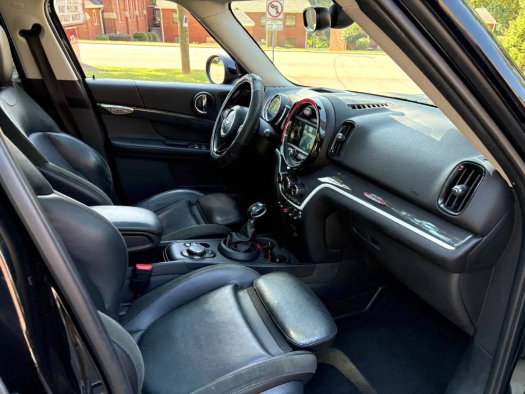 2018 MINI Countryman Image 32