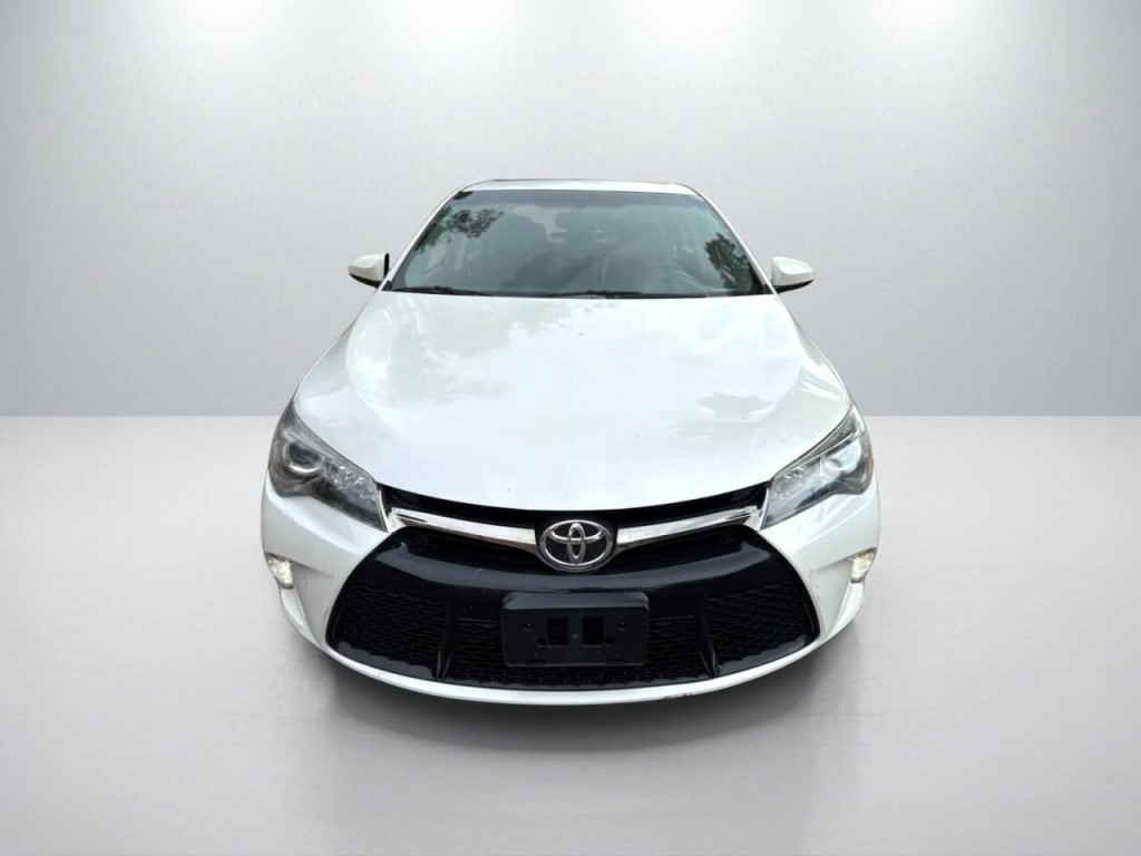 2017 Toyota Camry Image 2