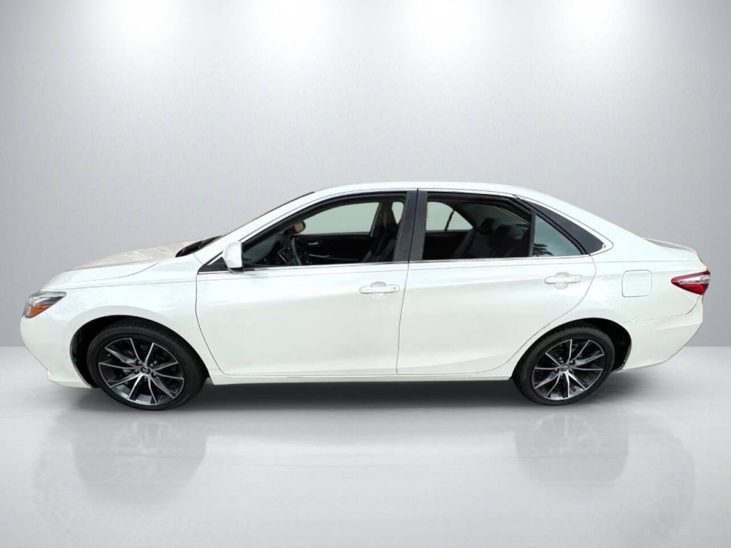 2017 Toyota Camry Image 4
