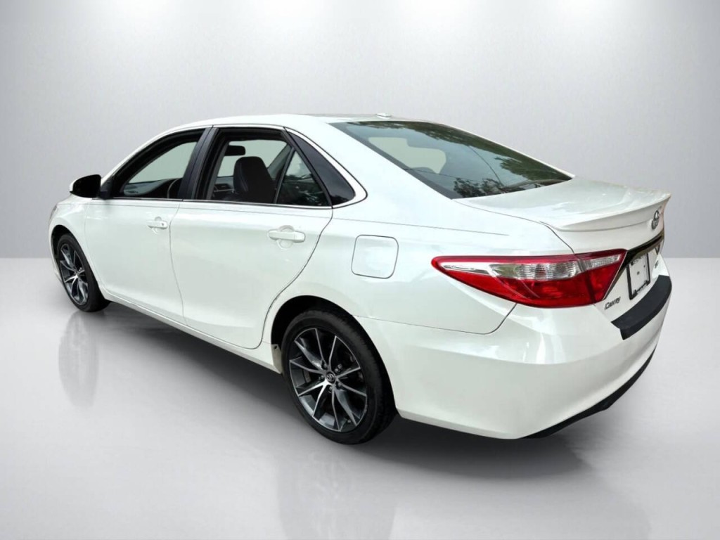 2017 Toyota Camry Image 5