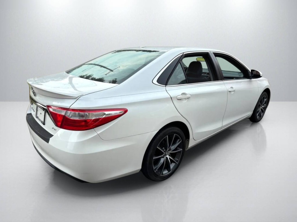 2017 Toyota Camry Image 7
