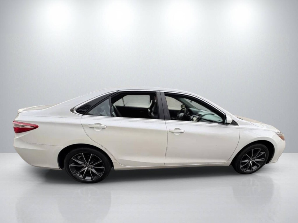 2017 Toyota Camry Image 8