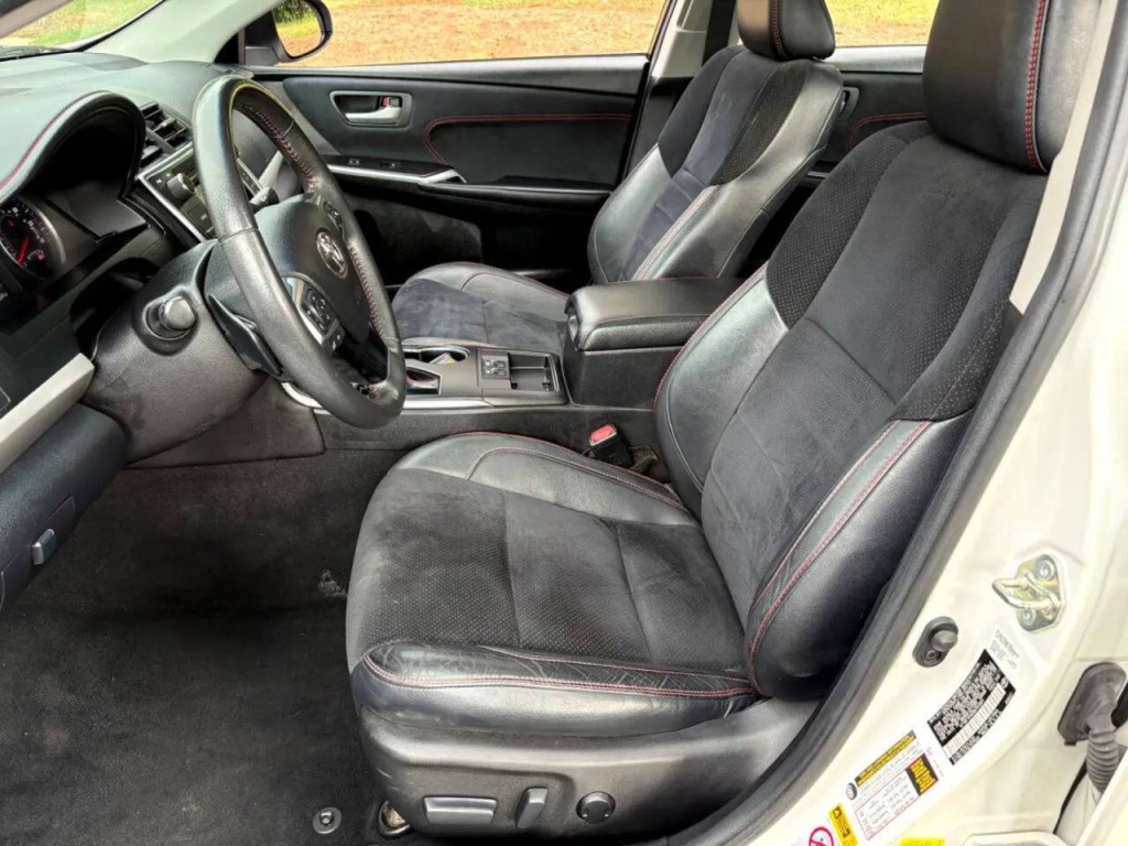 2017 Toyota Camry Image 12