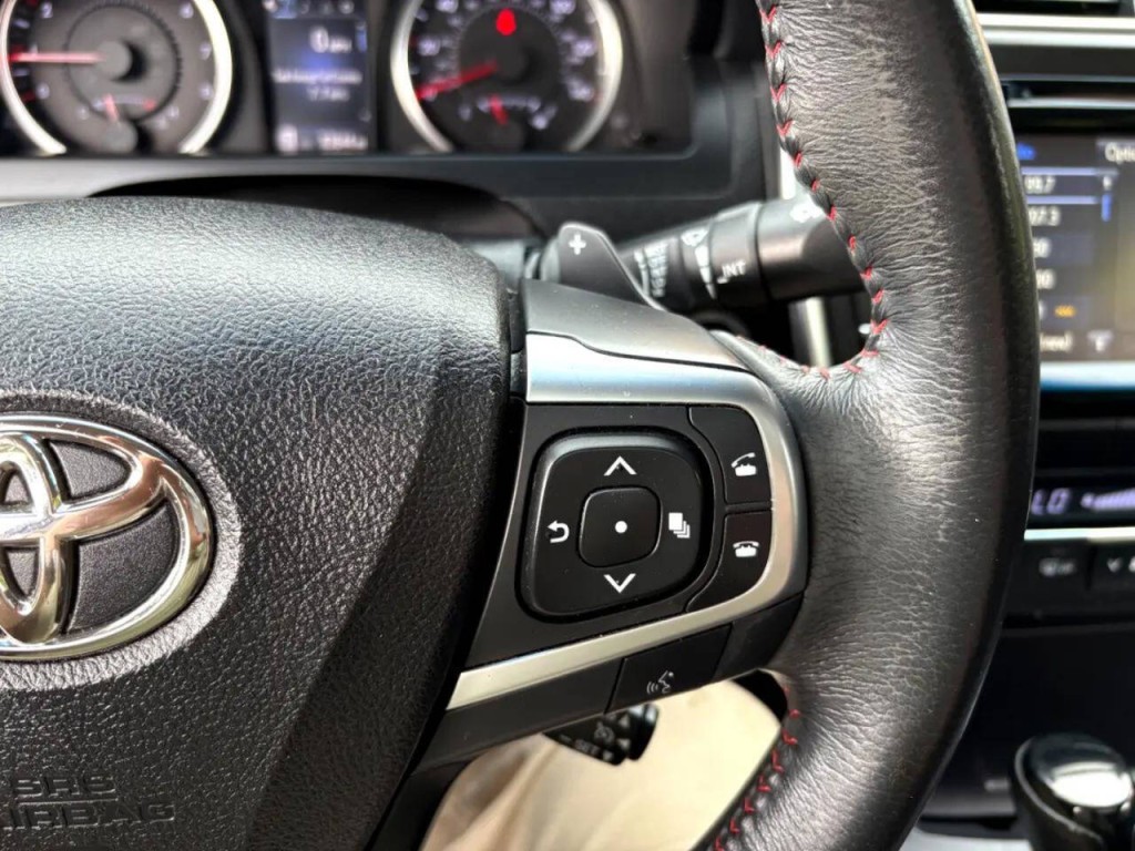 2017 Toyota Camry Image 15