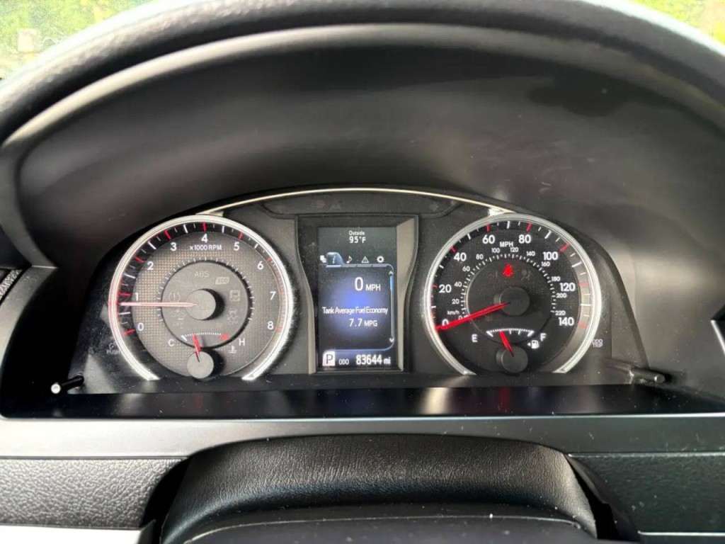 2017 Toyota Camry Image 17