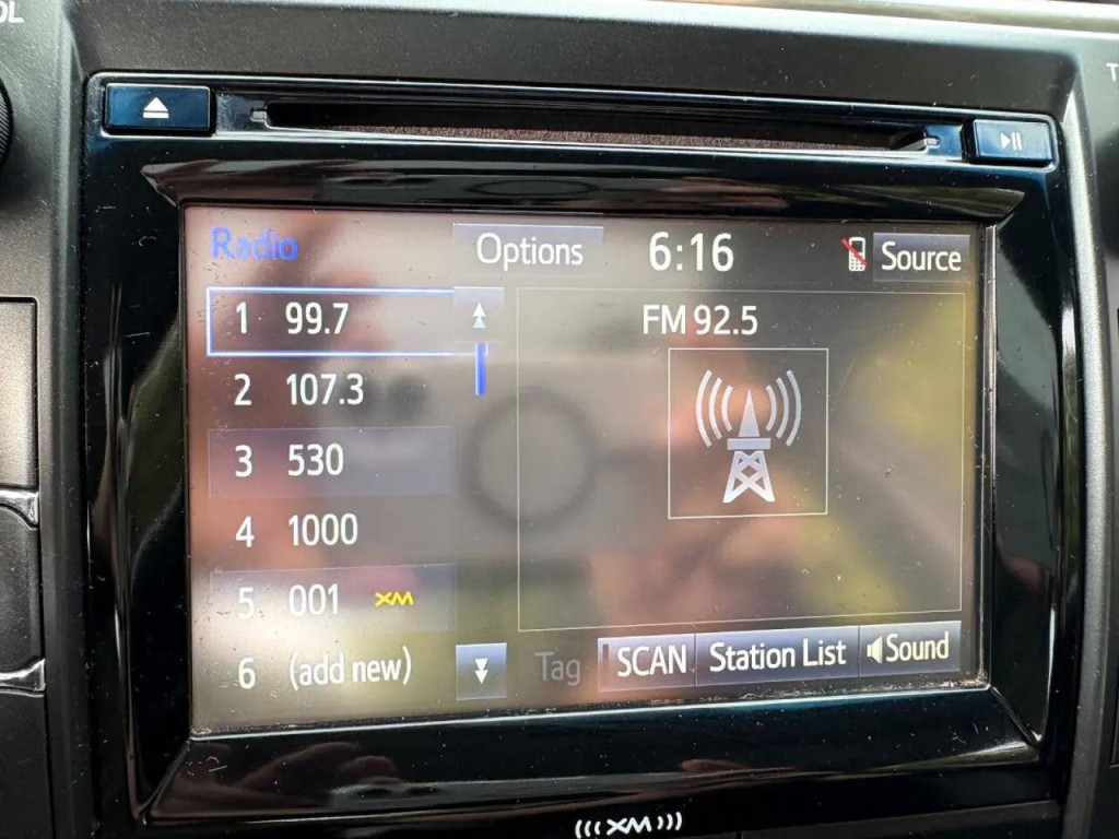 2017 Toyota Camry Image 19