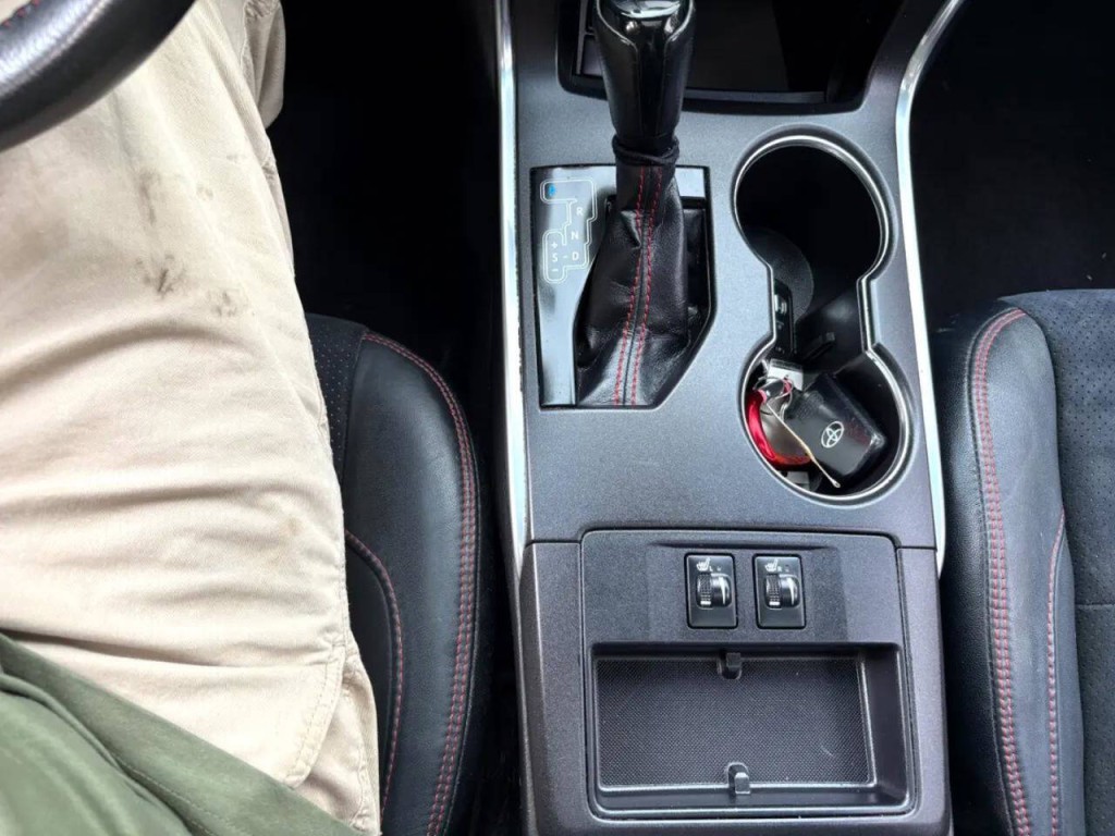 2017 Toyota Camry Image 22