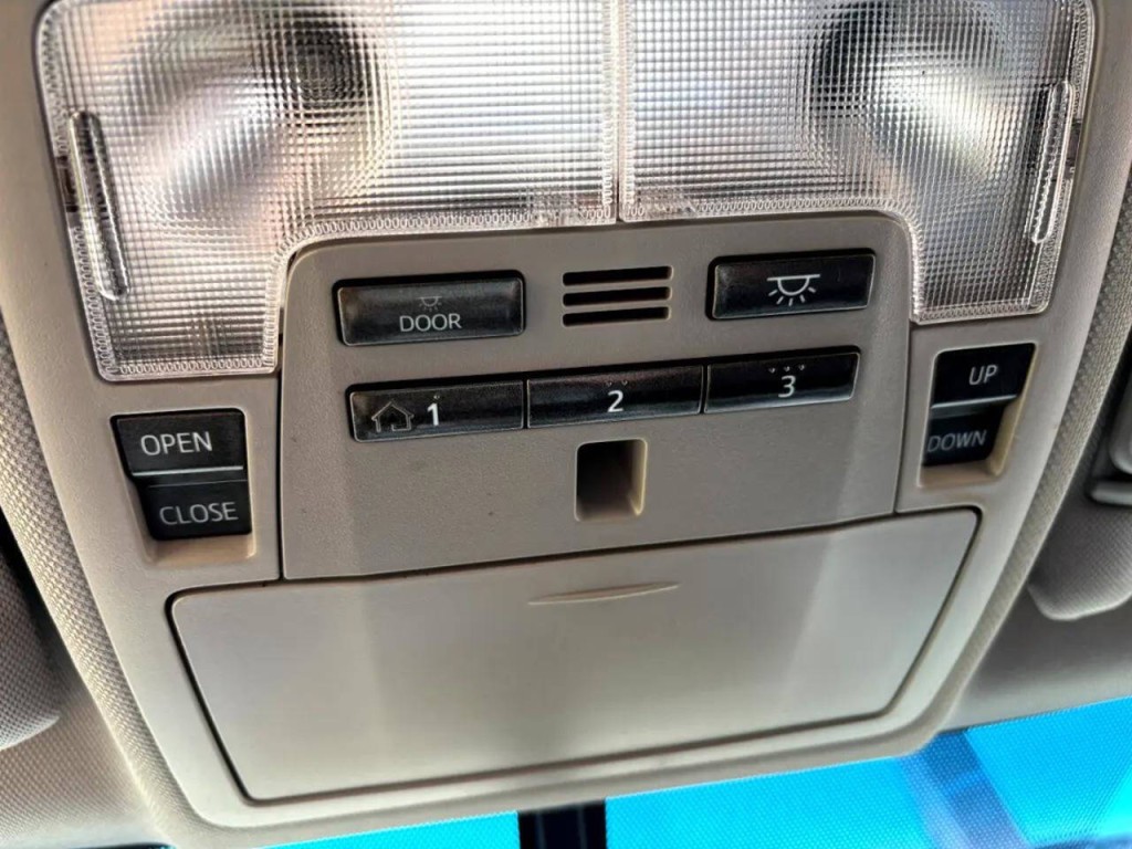 2017 Toyota Camry Image 23