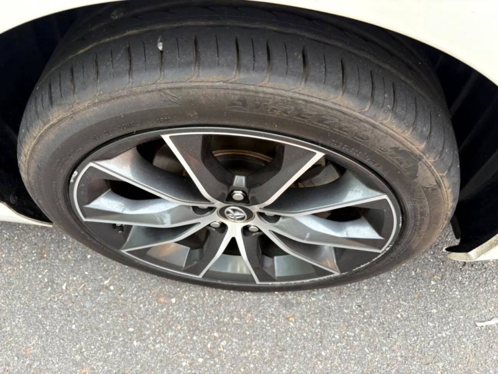 2017 Toyota Camry Image 34