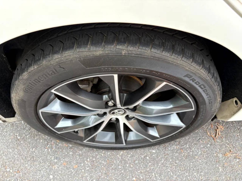 2017 Toyota Camry Image 35
