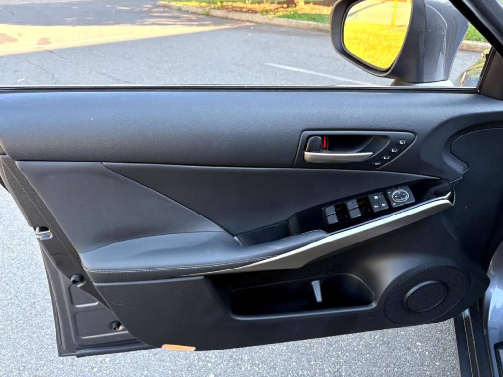 2019 Lexus IS 300 Image 11