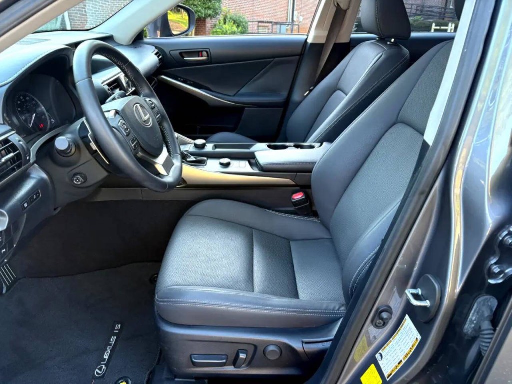 2019 Lexus IS 300 Image 12