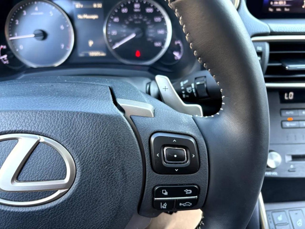 2019 Lexus IS 300 Image 16