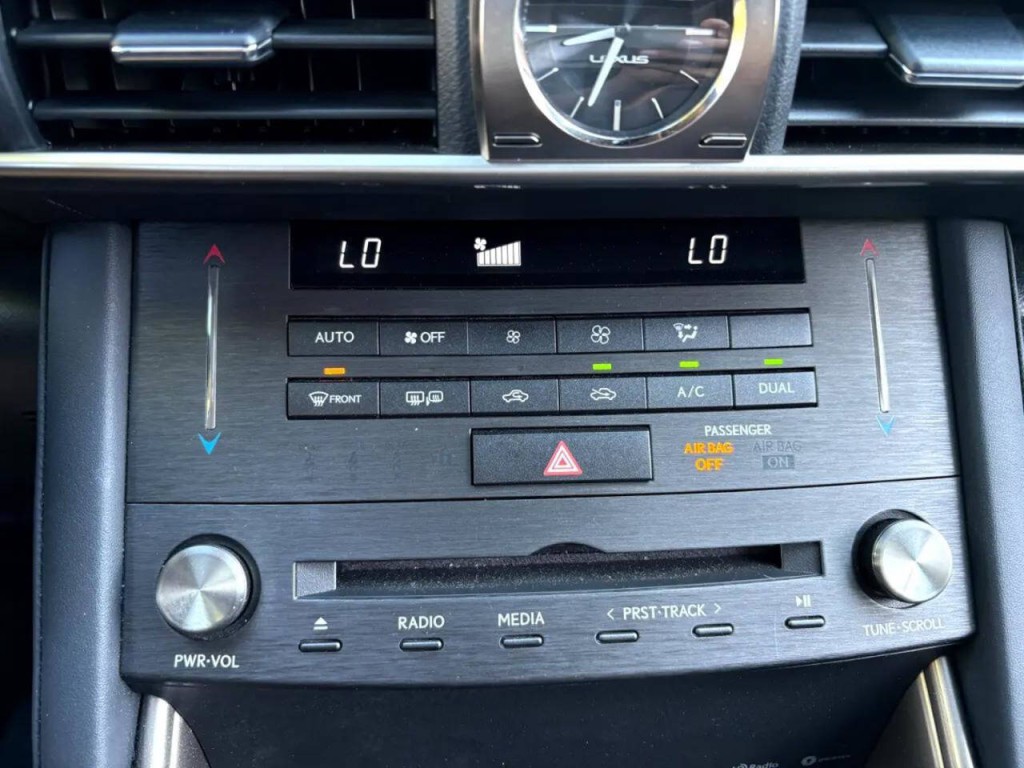 2019 Lexus IS 300 Image 22