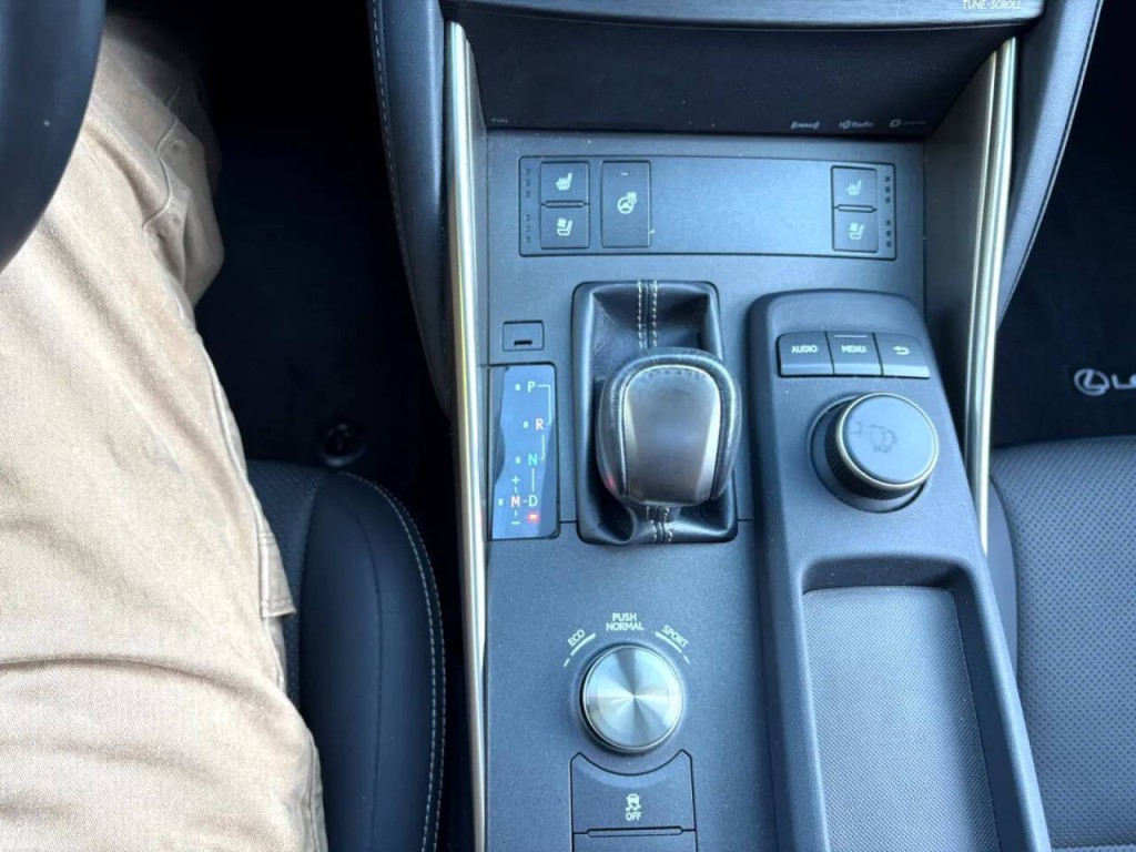 2019 Lexus IS 300 Image 23