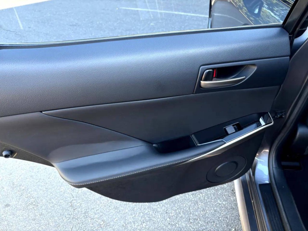 2019 Lexus IS 300 Image 27