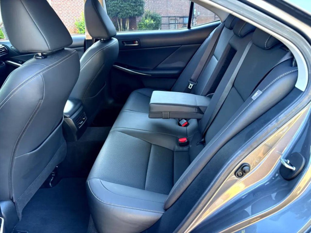 2019 Lexus IS 300 Image 28