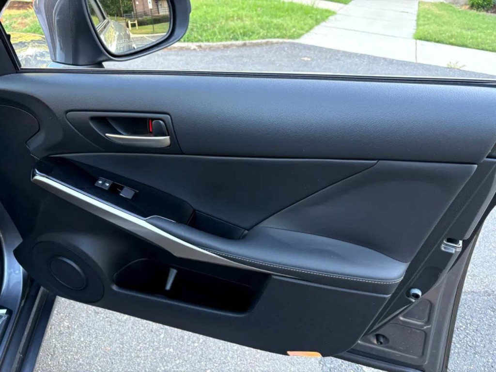 2019 Lexus IS 300 Image 30