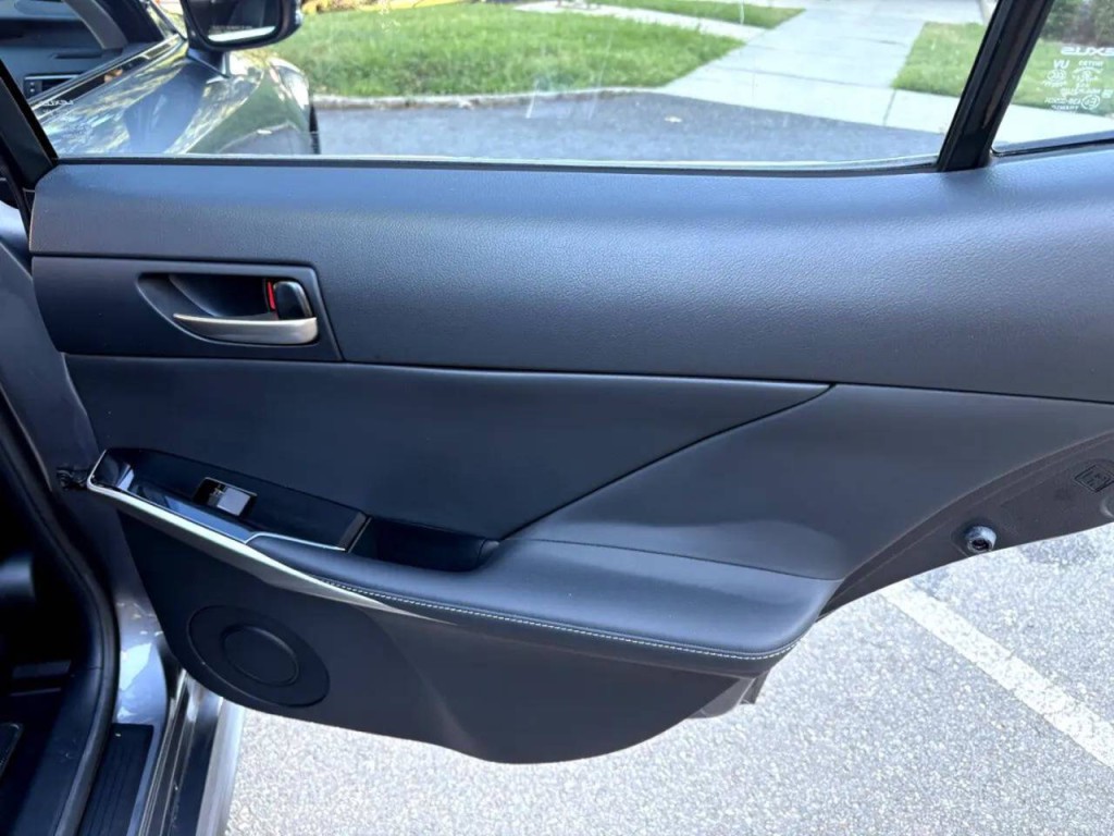 2019 Lexus IS 300 Image 33