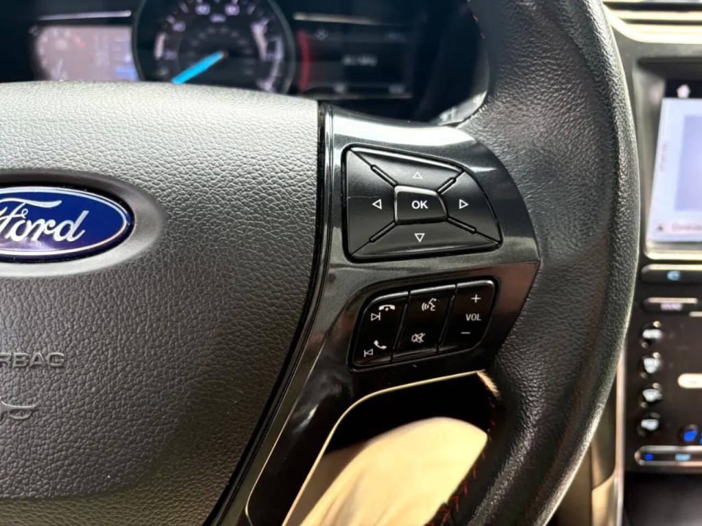 2019 Ford Explorer Image 8