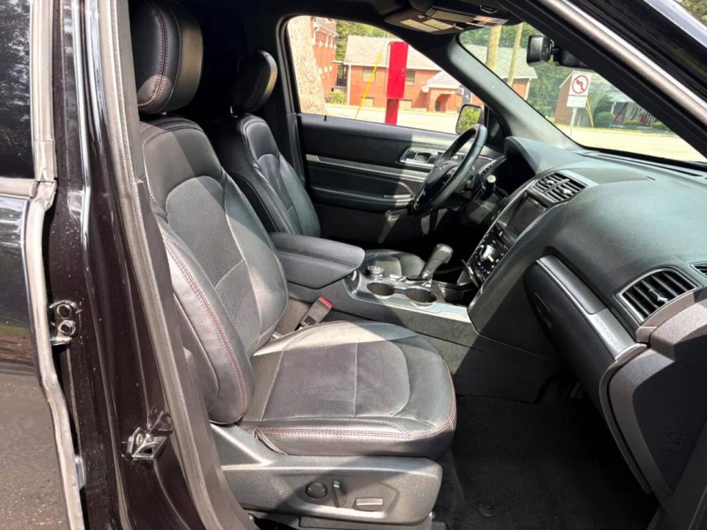 2019 Ford Explorer Image 25