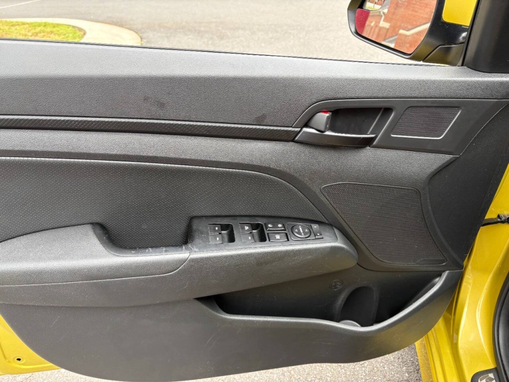 2018 Hyundai Elantra Image 11