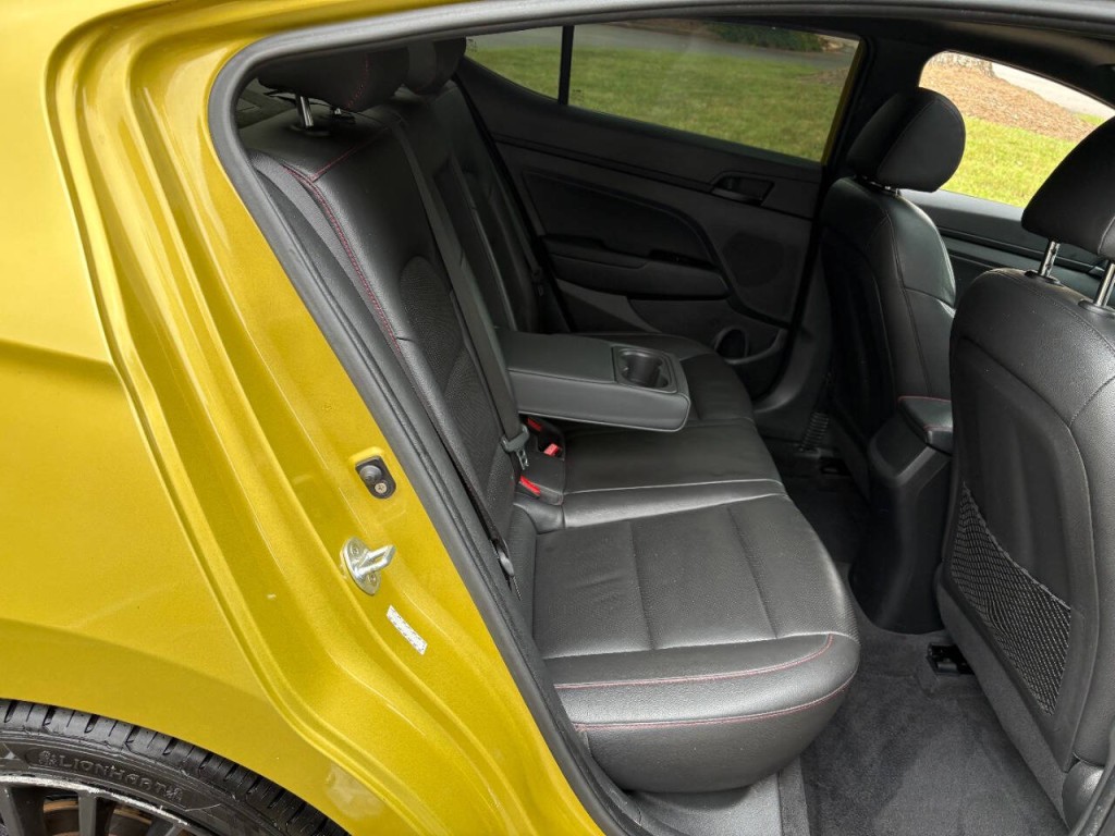 2018 Hyundai Elantra Image 32
