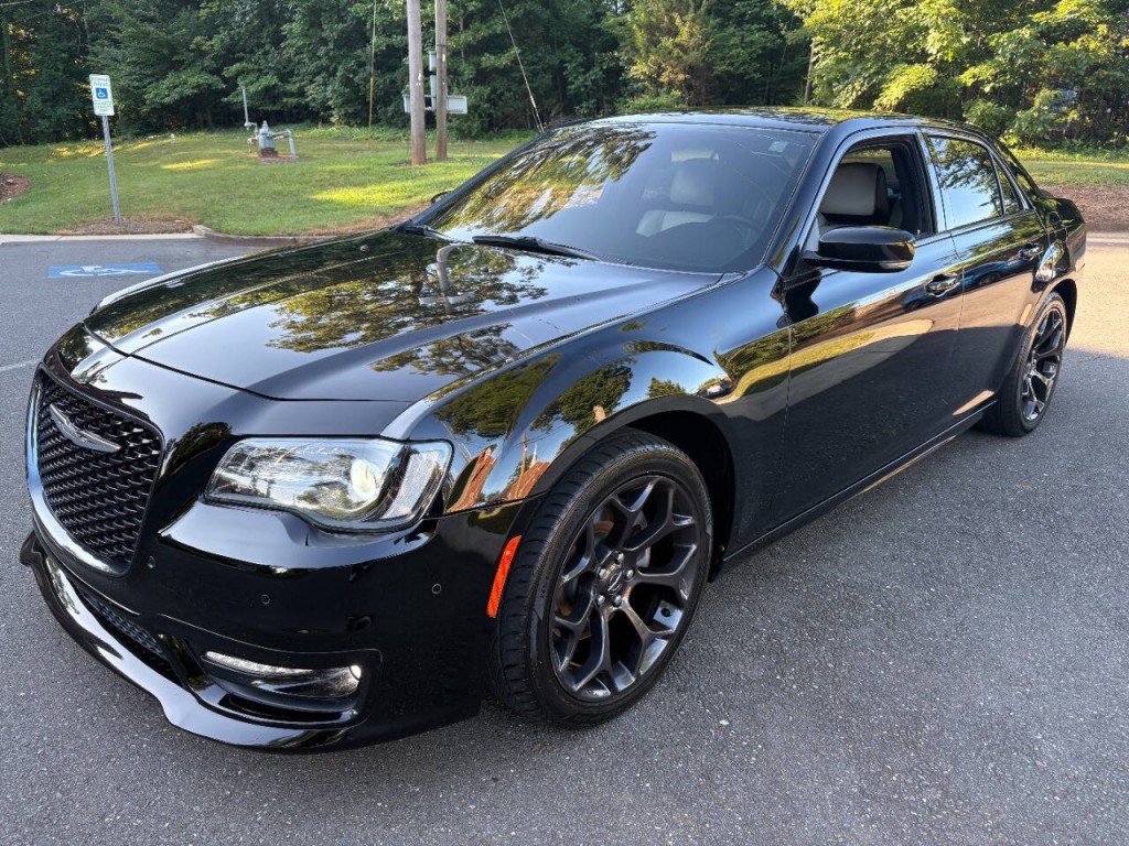 2020 Chrysler 300 Image 3