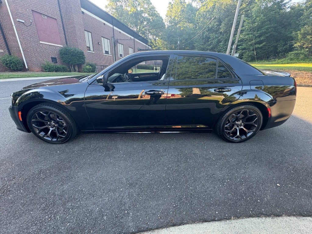 2020 Chrysler 300 Image 4
