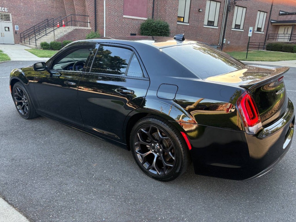 2020 Chrysler 300 Image 5