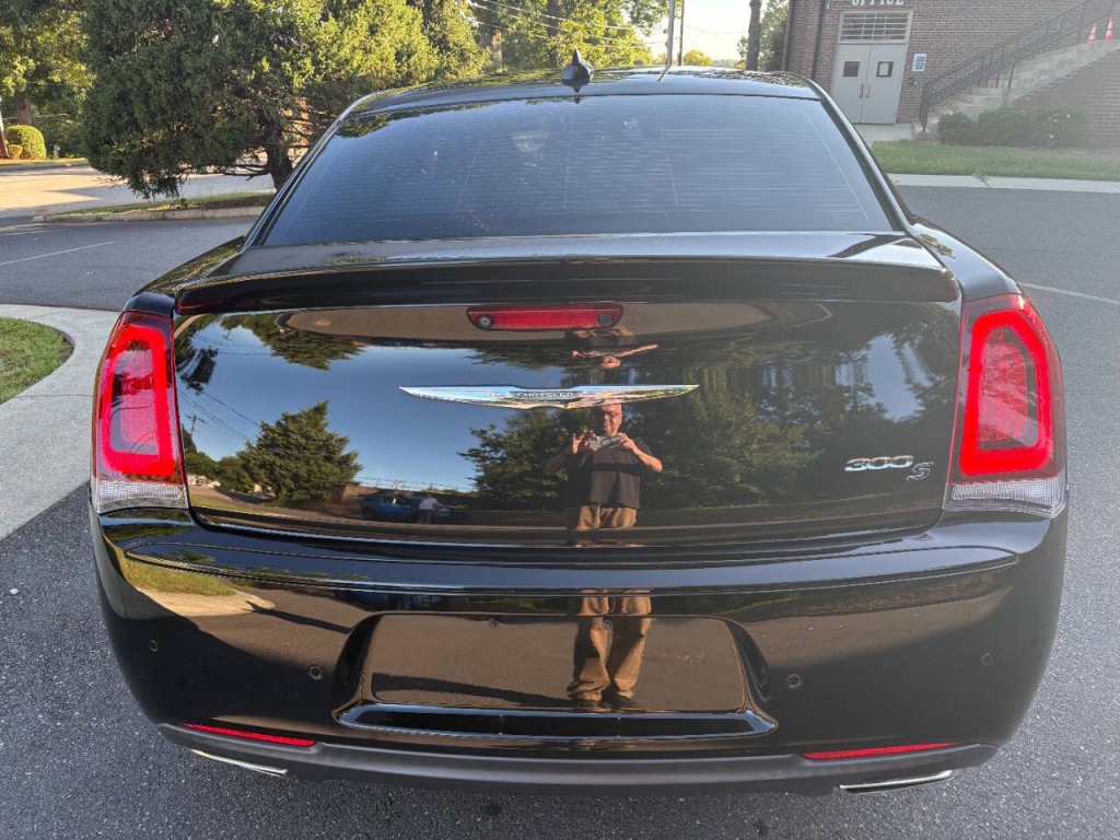 2020 Chrysler 300 Image 6