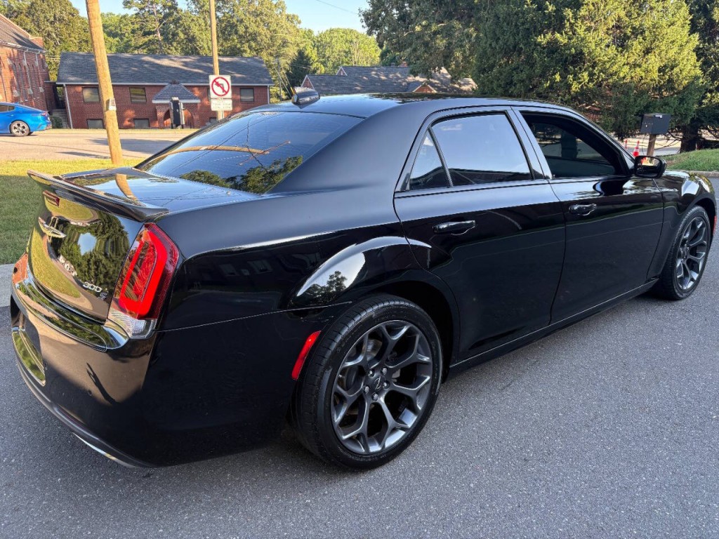 2020 Chrysler 300 Image 7