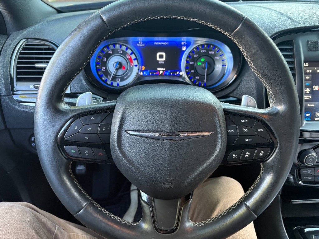 2020 Chrysler 300 Image 12