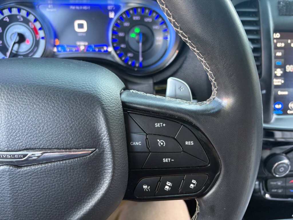 2020 Chrysler 300 Image 13