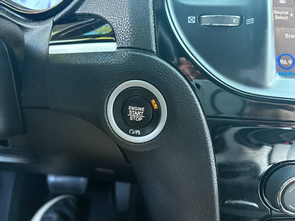 2020 Chrysler 300 Image 16