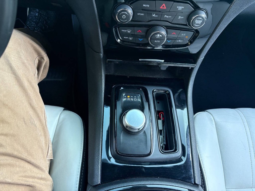 2020 Chrysler 300 Image 21
