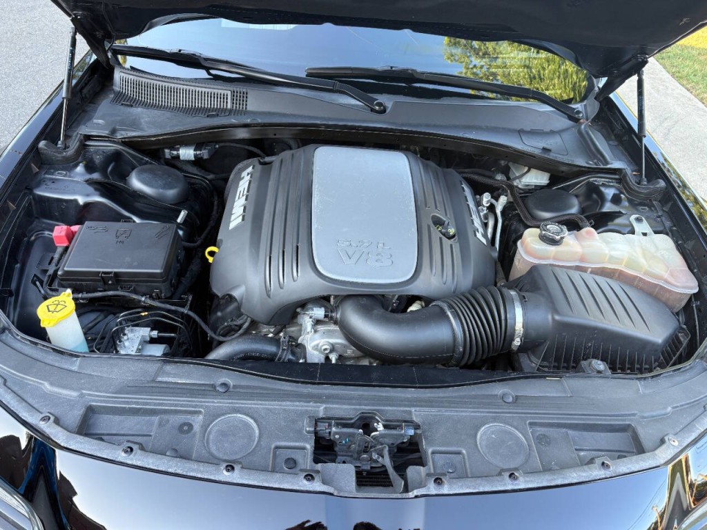 2020 Chrysler 300 Image 32