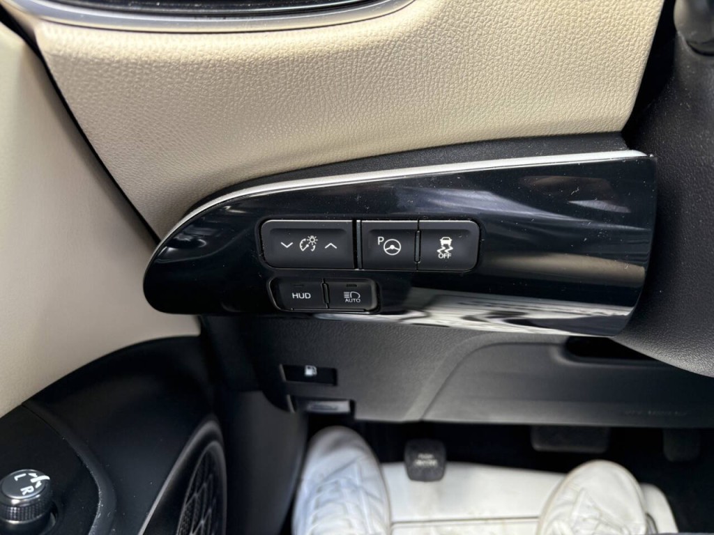 2020 Toyota Prius Image 12
