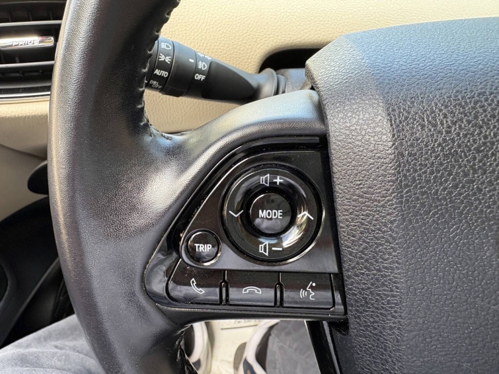 2020 Toyota Prius Image 15