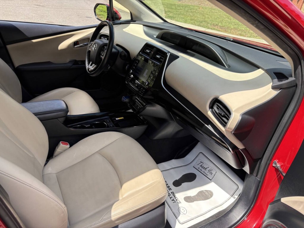 2020 Toyota Prius Image 28