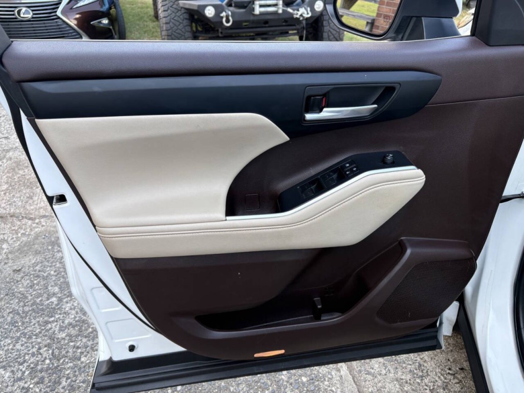 2022 Toyota Highlander Image 9