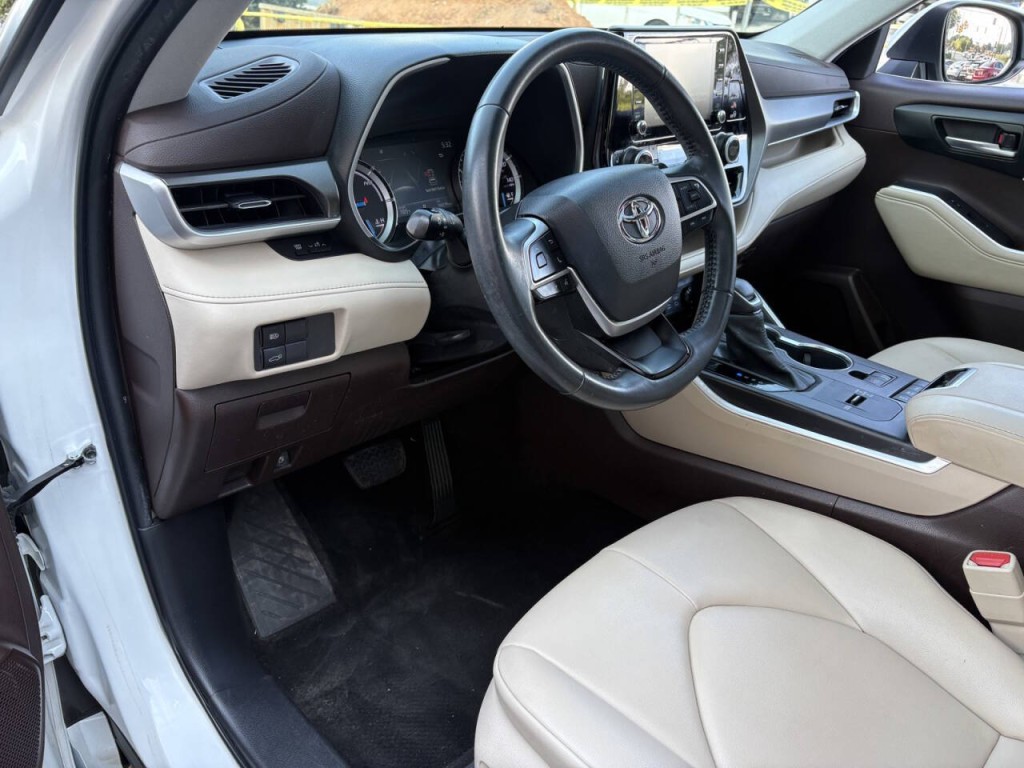 2022 Toyota Highlander Image 11