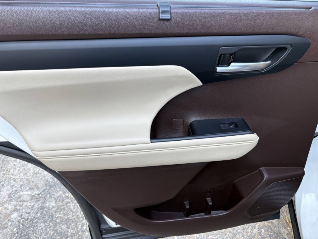 2022 Toyota Highlander Image 26