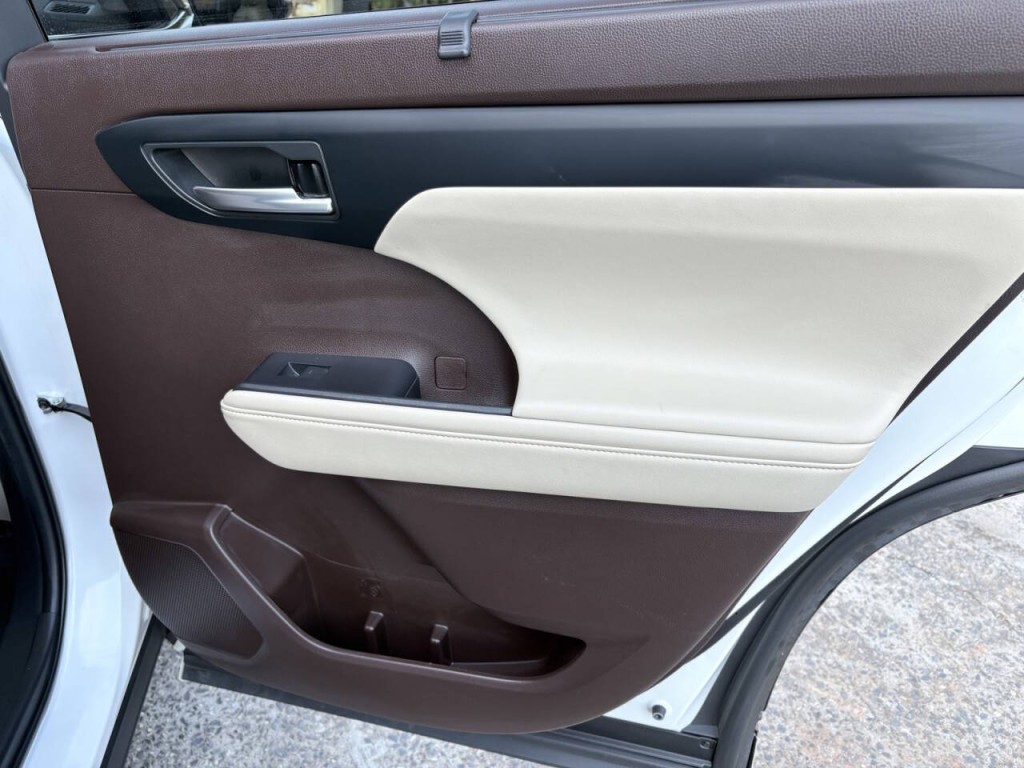 2022 Toyota Highlander Image 34